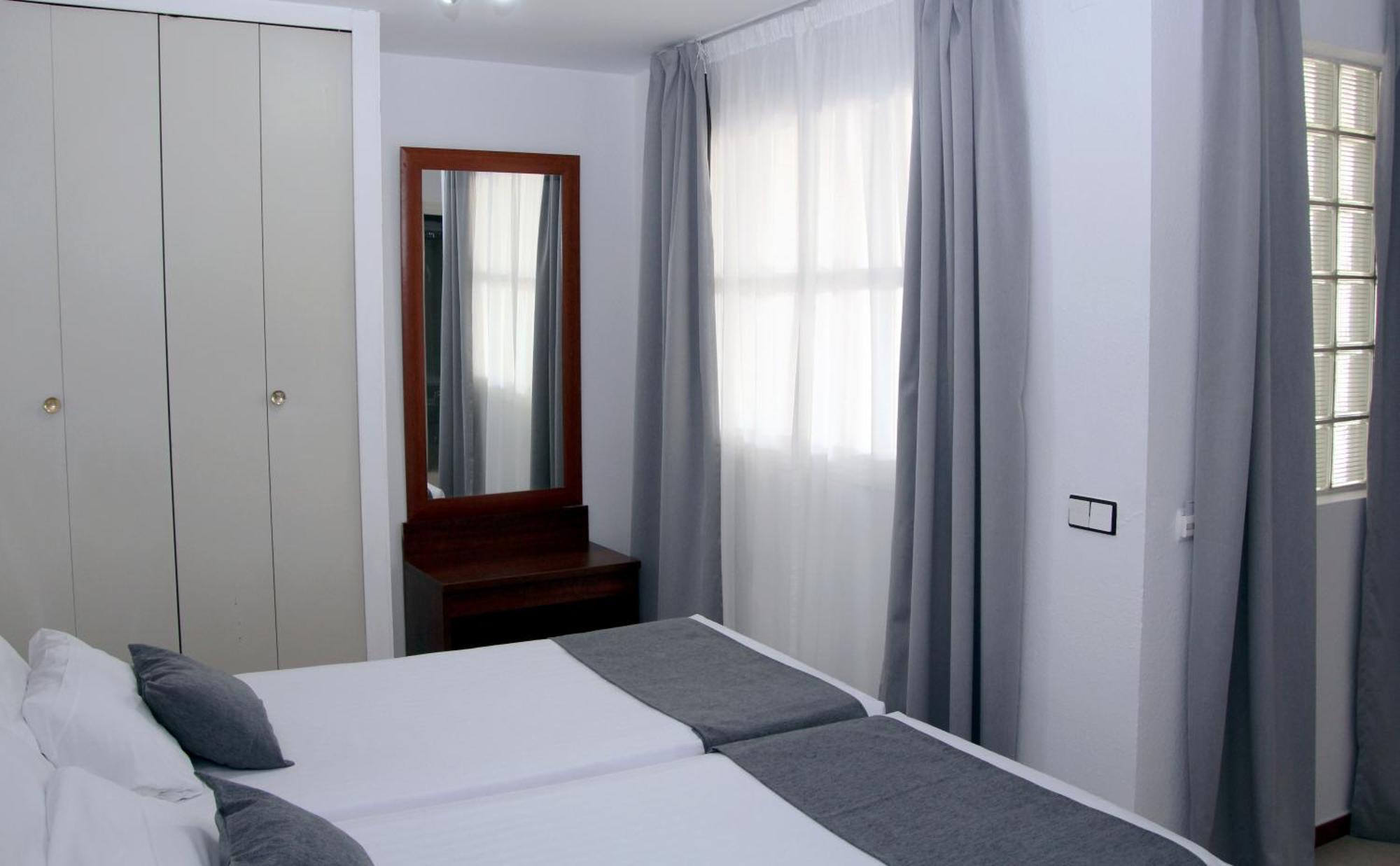 Hospedium Hotel Blu Torre De Sevilla Torre de la Reina Eksteriør billede